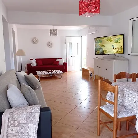 Marina's House 아파트 Khelmáta